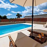 Appartamento Elegant House 3d By The Sea With Pool And Included Breakfast *