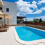 Elegant House 3d By The Sea With Pool And Included Breakfast * Kaštela