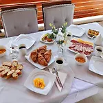 Appartamento Elegant House 3d By The Sea With Pool And Included Breakfast Kaštela