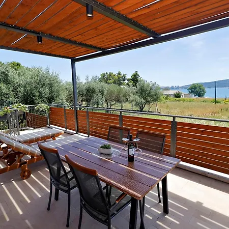 Elegant House 3d By The Sea With Pool And Included Breakfast