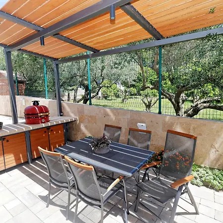 Elegant House 3d By The Sea With Pool And Included Breakfast * Kaštela