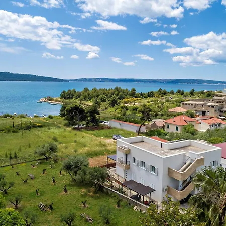 Elegant House 3d By The Sea With Pool And Included Breakfast