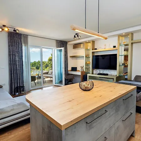 3d By The Sea With Pool And Included Breakfast