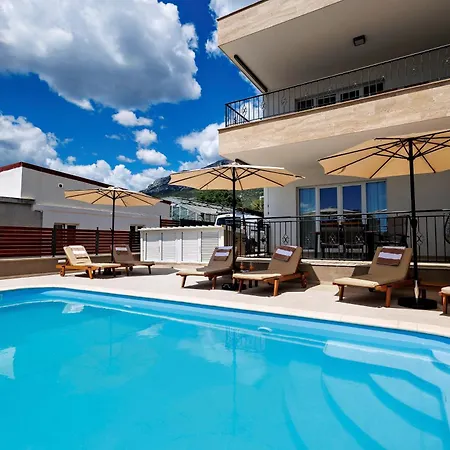 Elegant House 3d By The Sea With Pool And Included Breakfast Appartamento Kaštela