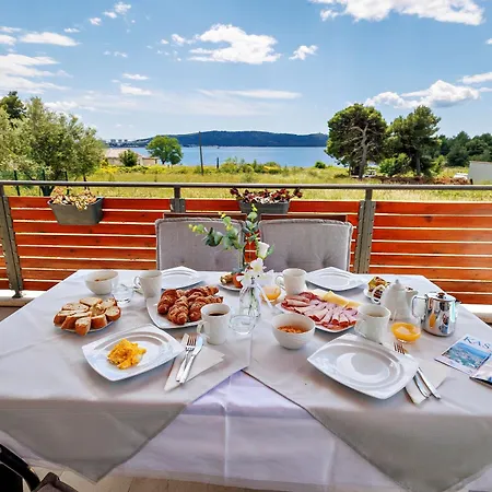 Apartment 3d By The Sea With Pool And Included Breakfast