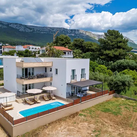 Elegant House 3d By The Sea With Pool And Included Breakfast Appartamento Kaštela