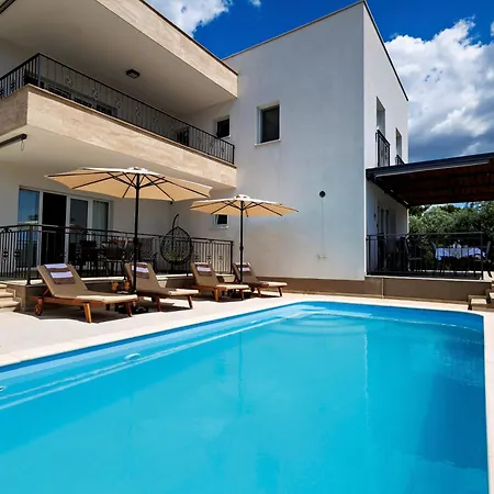 Apartment 3d By The Sea With Pool And Included Breakfast