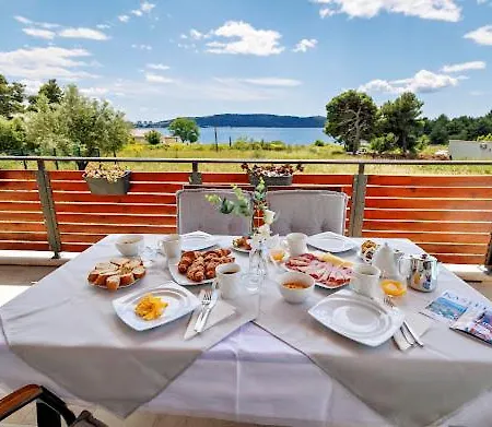 Elegant House 3d By The Sea With Pool And Included Breakfast