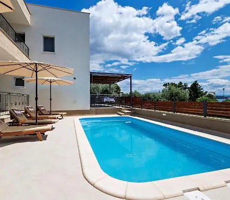 Elegant House 3d By The Sea With Pool And Included Breakfast * Kaštela