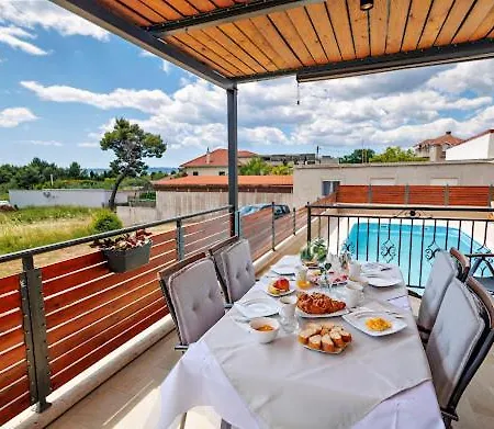 Elegant House 3d By The Sea With Pool And Included Breakfast