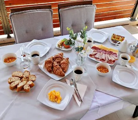 Appartement Elegant House 3d By The Sea With Pool And Included Breakfast Kaštela