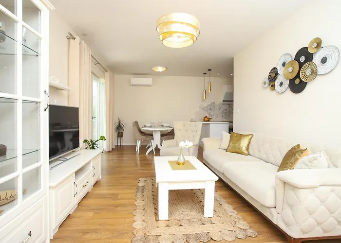 Elegant House 3d By The Sea With Pool And Included Breakfast *