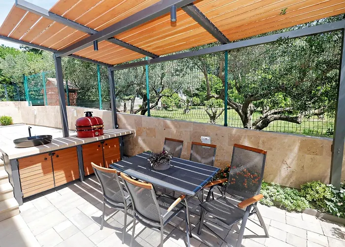 Elegant House 3d By The Sea With Pool And Included Breakfast * Kaštela