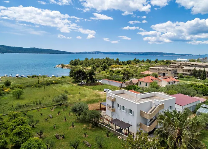 Elegant House 3d By The Sea With Pool And Included Breakfast