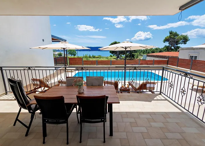 Elegant House 3d By The Sea With Pool And Included Breakfast * Kaštela