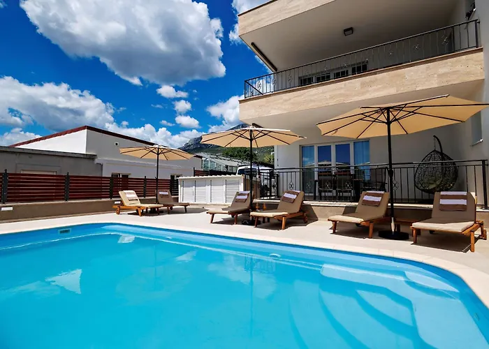 Elegant House 3d By The Sea With Pool And Included Breakfast Appartamento Kaštela