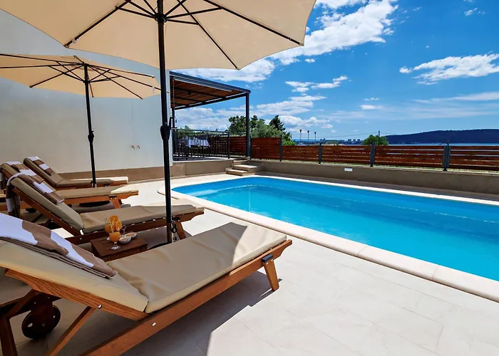 Elegant House 3d By The Sea With Pool And Included Breakfast * Kaštela