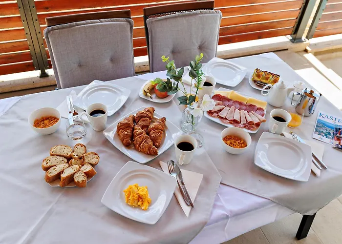 Appartamento Elegant House 3d By The Sea With Pool And Included Breakfast Kaštela