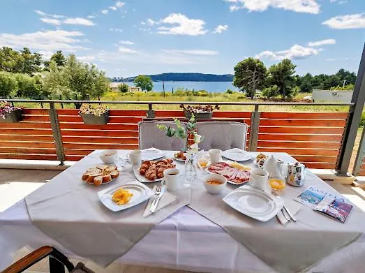 Elegant House 3d By The Sea With Pool And Included Breakfast