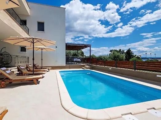 Elegant House 3d By The Sea With Pool And Included Breakfast * Kaštela