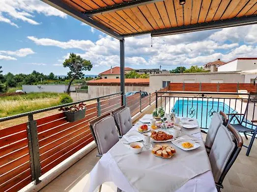 Elegant House 3d By The Sea With Pool And Included Breakfast