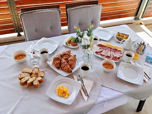 Appartamento Elegant House 3d By The Sea With Pool And Included Breakfast Kaštela